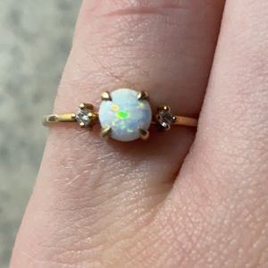 2.5k gold Opal ring with small diamonds on side